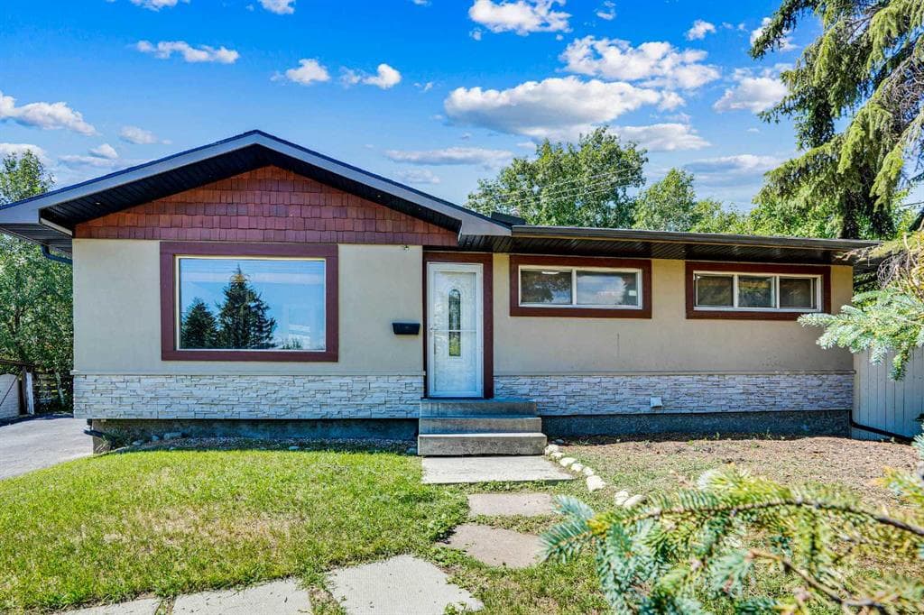 4-bed Detached for sale at 52 Harrow Crescent SW, Calgary