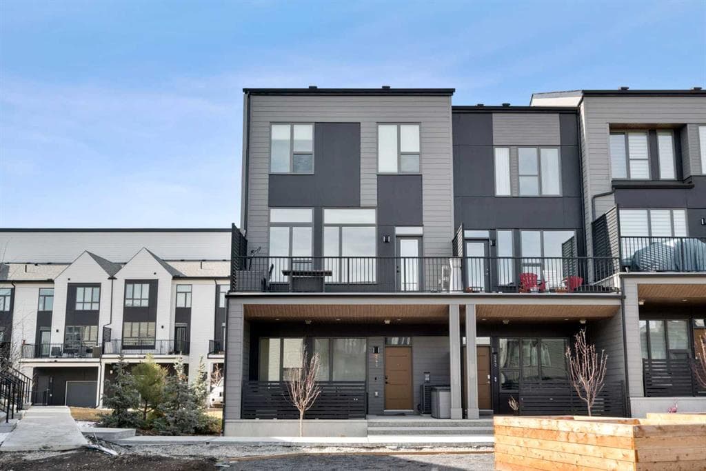 3-bed Townhouse for sale at 244 Sovereign Common SW, Calgary