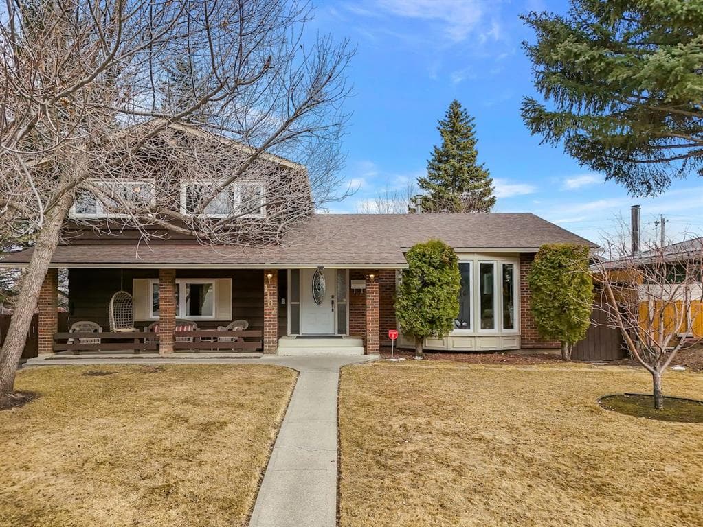 4-bed Detached for sale at 1102 Lake Christina Way SE, Calgary