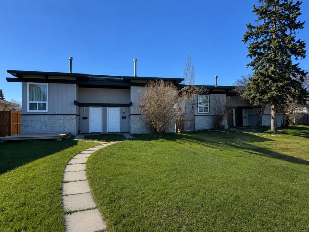 2-bed Semi-detached for sale at 92 Queen Isabella Close SE, Calgary