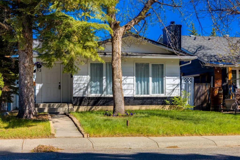 4-bed Detached for sale at 32 Midland Place SE, Calgary