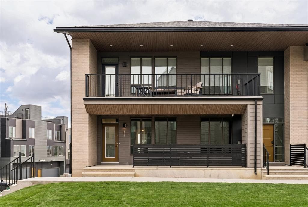 3-bed Townhouse for sale at 605 Sovereign Common SW, Calgary