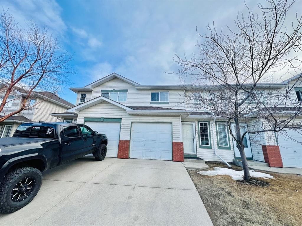 3-bed Townhouse for sale at 123 Country Hills Villas NW, Calgary