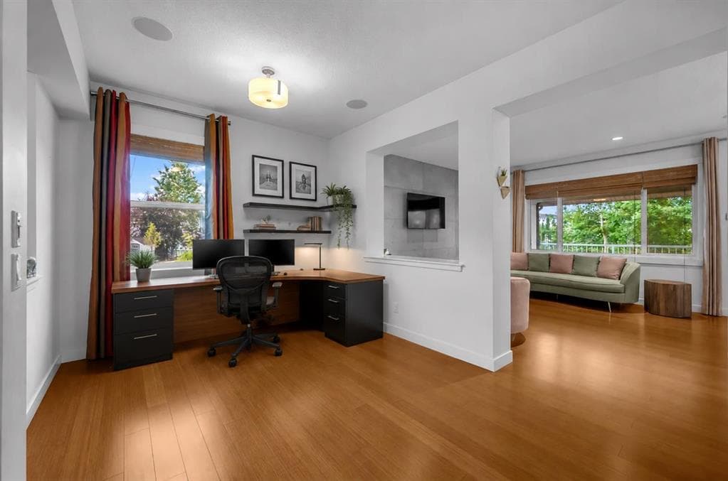 233 Cranarch Common SE — photo 1
