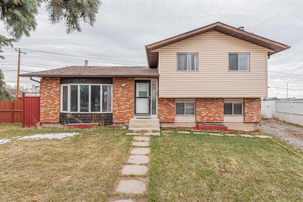 4-bed Detached for sale at 64 Castledale Crescent NE, Calgary
