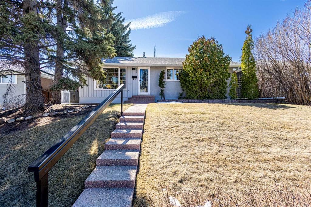 2-bed Detached for sale at 811 Seattle Drive SW, Calgary