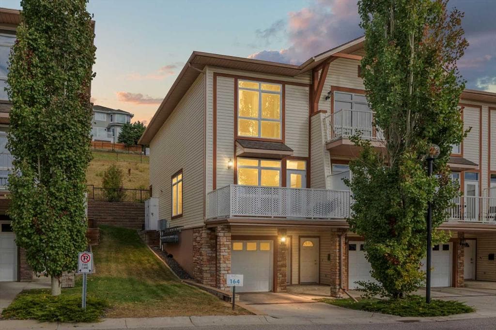 2-bed Townhouse for sale at 1, 164 Rockyledge View NW, Calgary