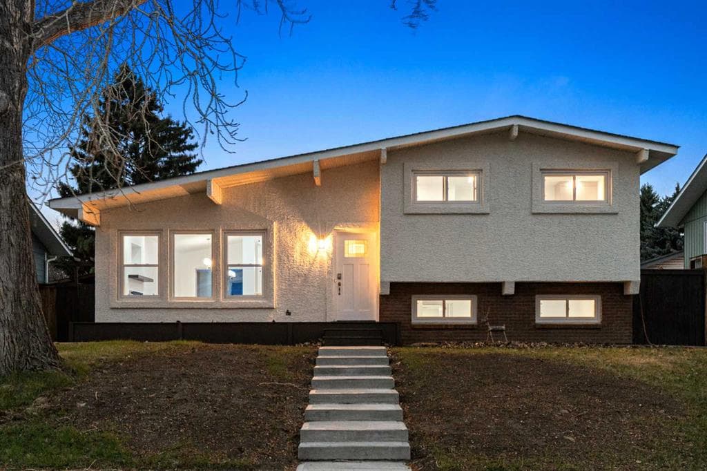 5-bed Detached for sale at 212 Queen Anne Road SE, Calgary