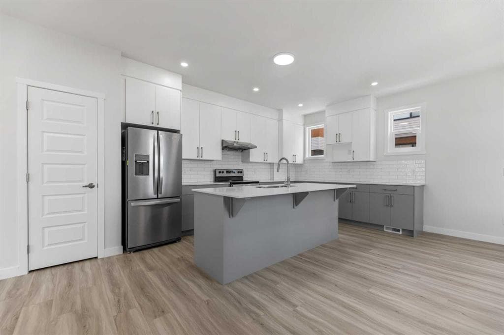 803, 90 Corner Meadows Manor NE — photo 1