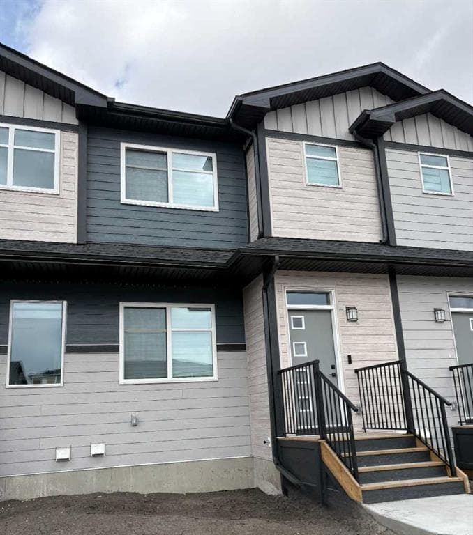 3-bed Townhouse for sale at 303 Wolf River Drive SE, Calgary