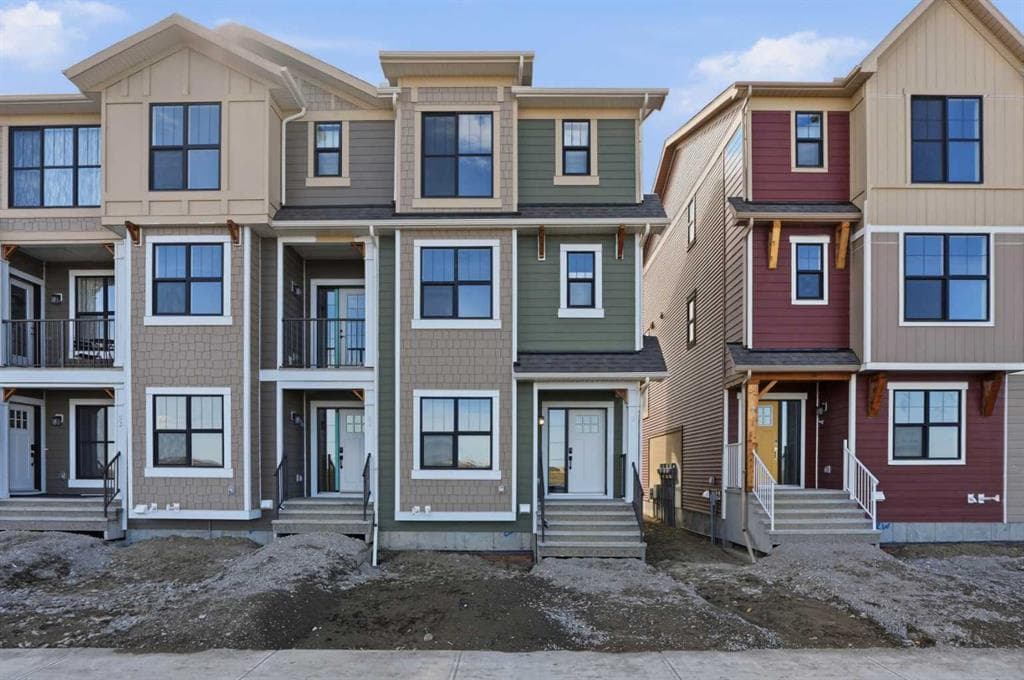3-bed Townhouse for sale at 21 Wild Rose Way SE, Calgary
