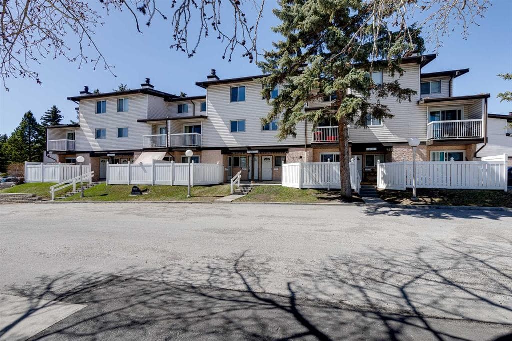 2-bed Townhouse for sale at 65, 3705 Fonda Way SE, Calgary