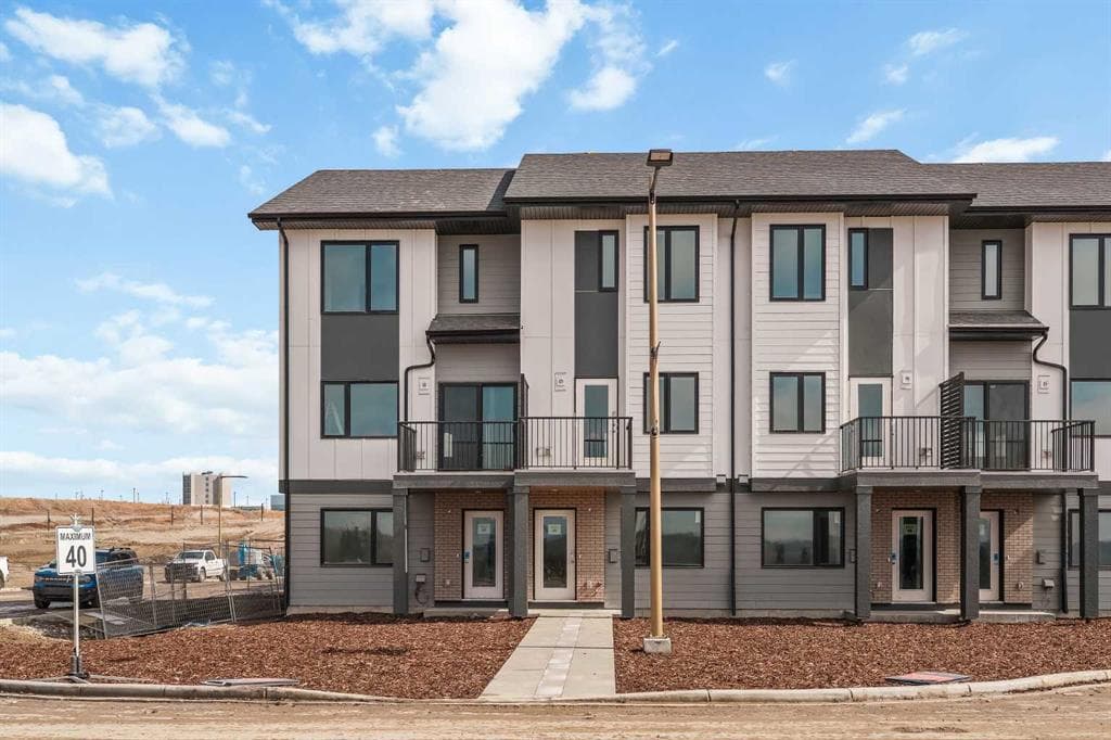 2-bed Townhouse for sale at 26 Rowmont Heath NW, Calgary