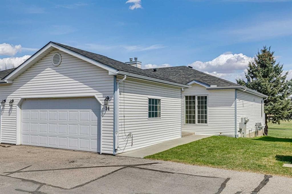 3-bed Townhouse for sale at 34, 105 Elm Place, Okotoks