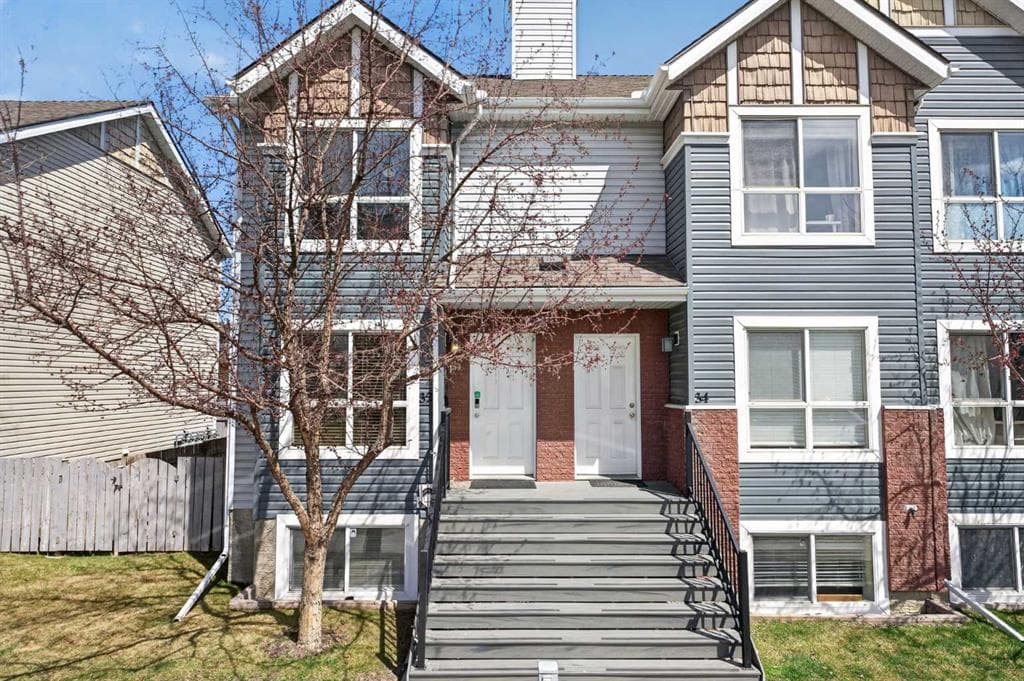 3-bed Townhouse for sale at 32 Erin Woods Court SE, Calgary