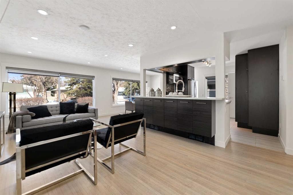 38 Westwood Drive SW — photo 1