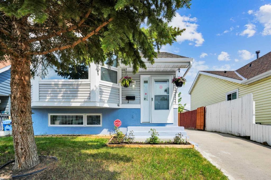 4-bed Detached for sale at 76 Aberfoyle Close NE, Calgary