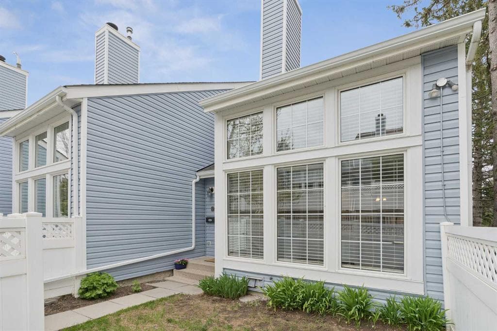 2-bed Townhouse for sale at 38, 28 Berwick Crescent NW, Calgary