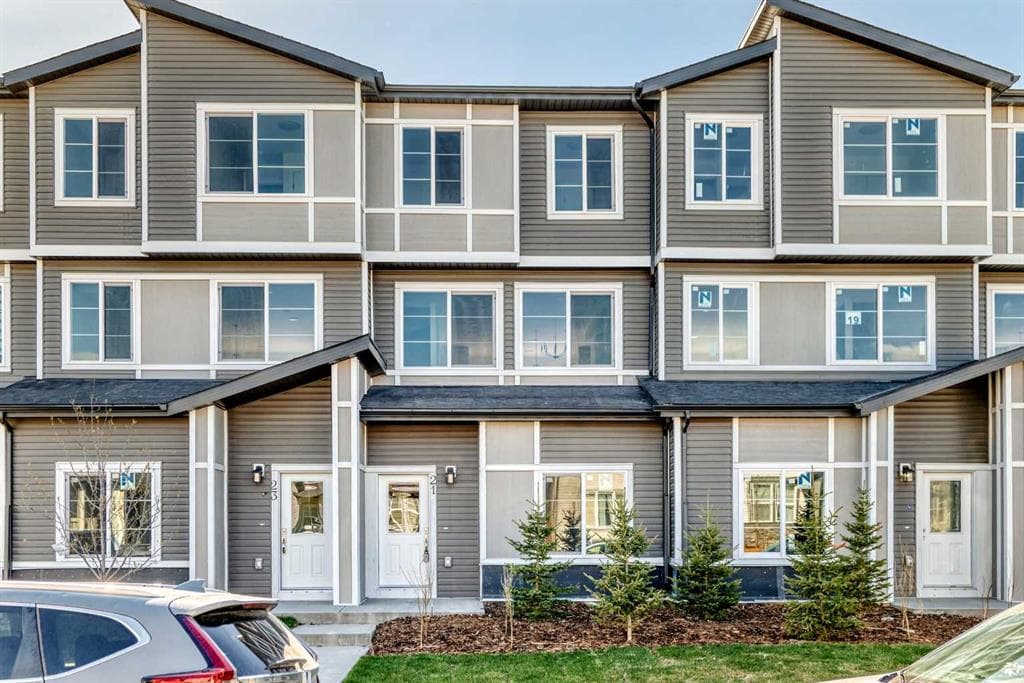 21 Cornergate Place NE — photo 1