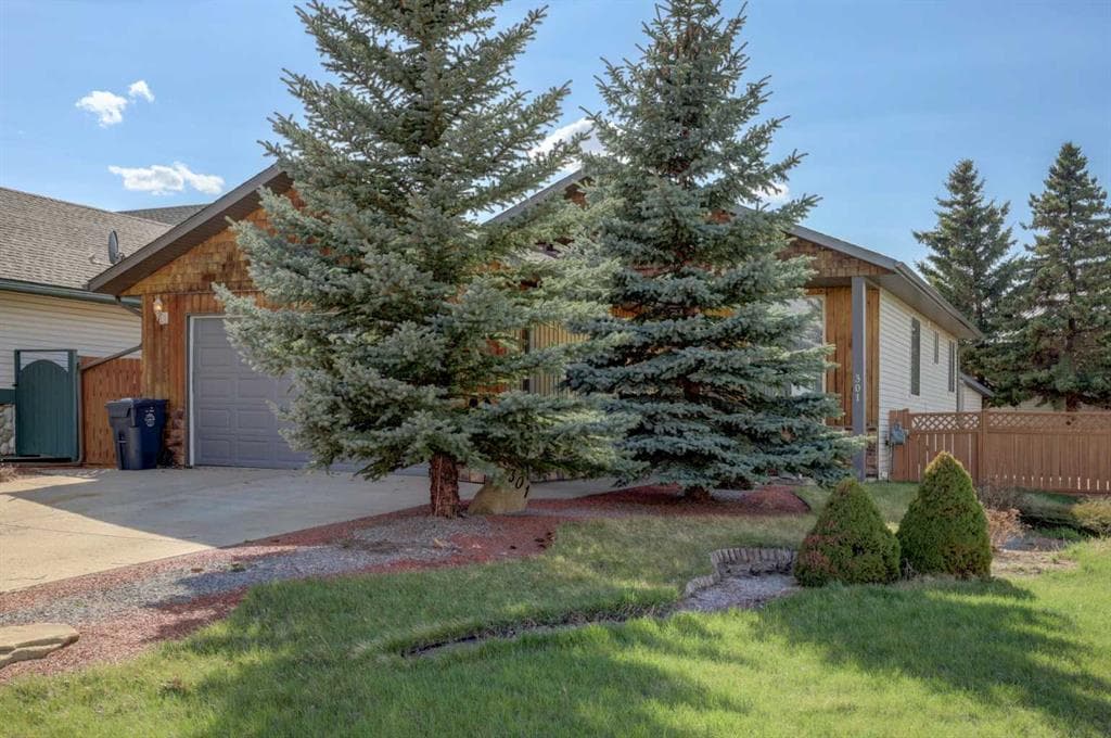 4-bed Detached for sale at 301 9 Street, Beiseker
