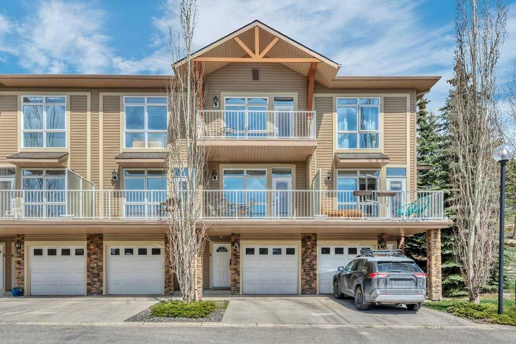 2-bed Townhouse for sale at 8, 172 Rockyledge View NW, Calgary