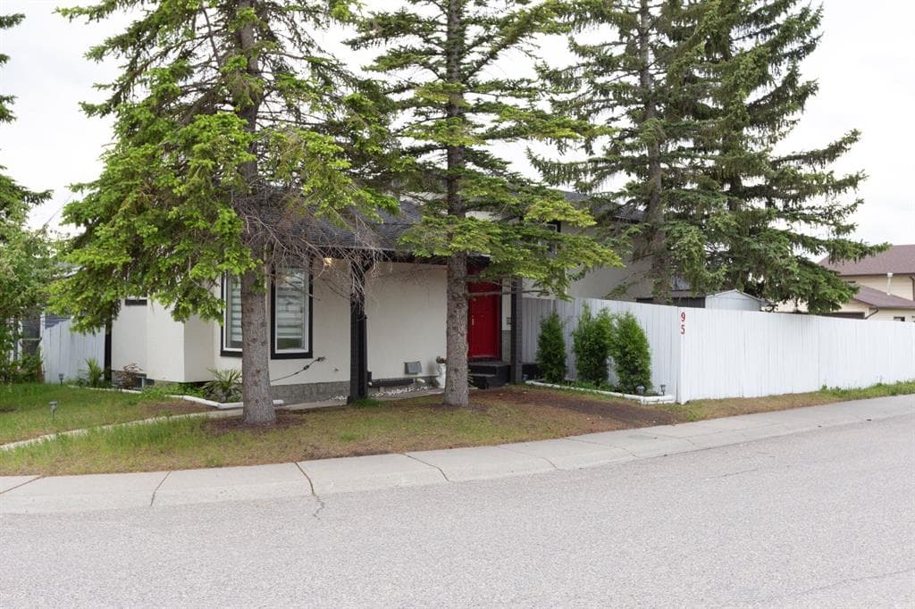 3-bed Detached for sale at 95 Castleridge Close NE, Calgary