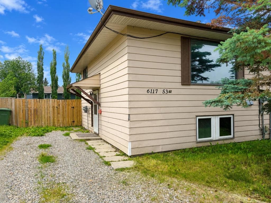 3-bed Semi-detached for sale at 6117 53 Street, Olds