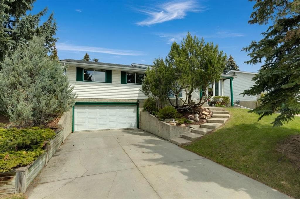 4-bed Detached for sale at 119 Dalhurst Way NW, Calgary