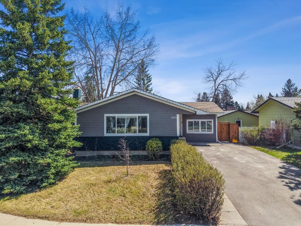 3-bed Detached for sale at 1703 110 Avenue SW, Calgary