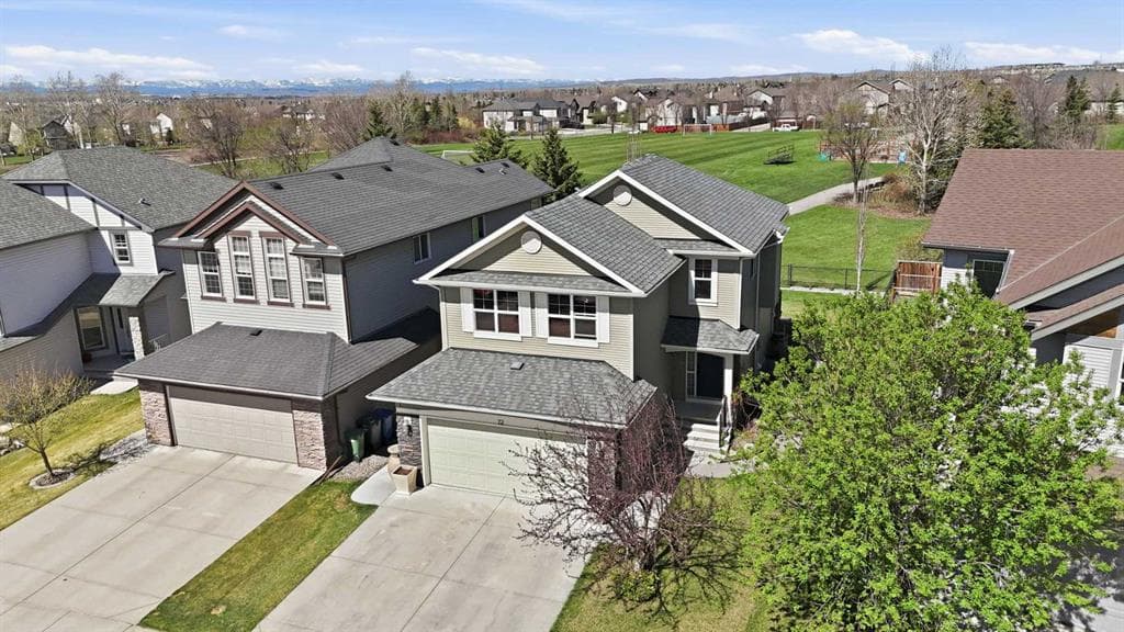 72 Drake Landing Crescent — photo 1