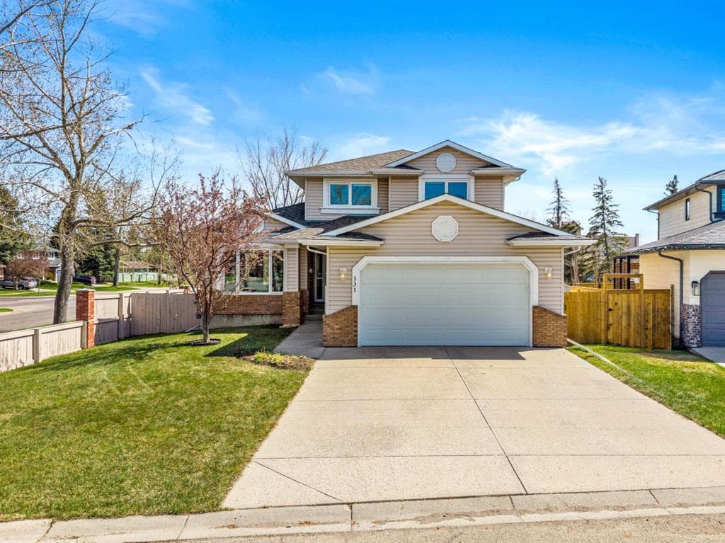 4-bed Detached for sale at 131 Lake Simcoe Court SE, Calgary