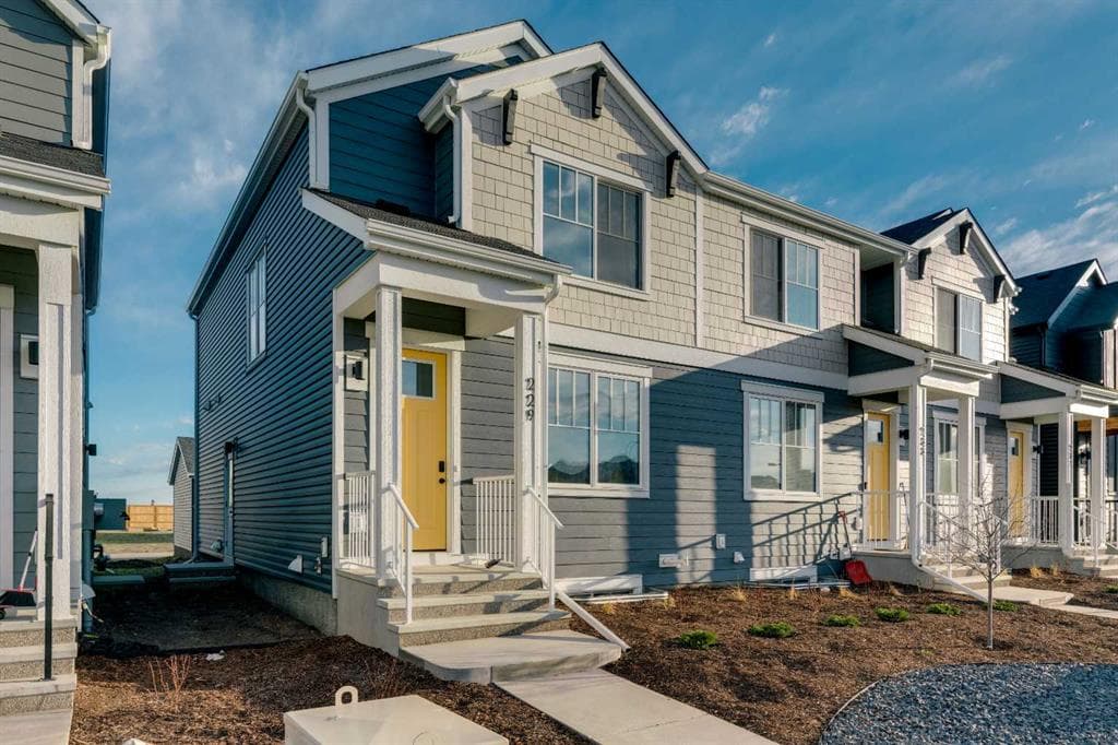 3-bed Townhouse for sale at 229 Heirloom Way SE, Calgary