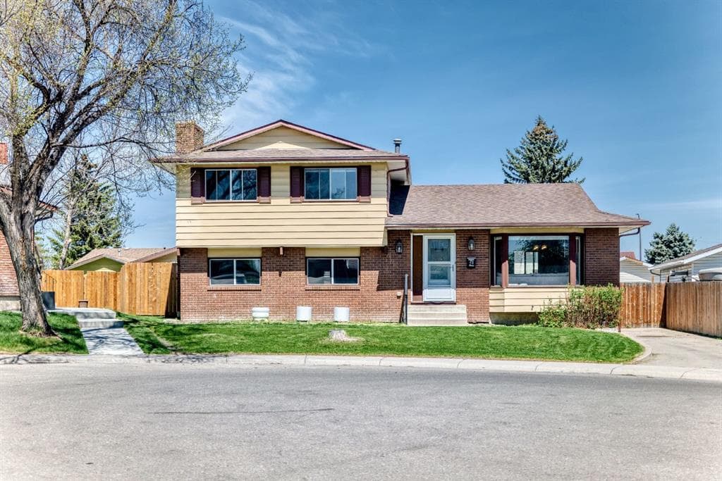 4-bed Detached for sale at 28 Rundlelawn Place NE, Calgary
