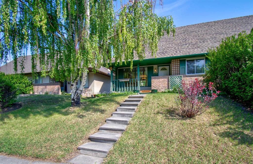 3-bed Semi-detached for sale at 294 Southampton Drive SW, Calgary