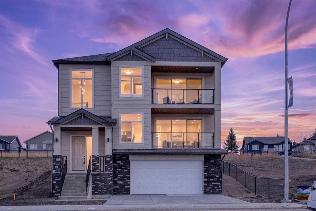 4-bed Detached for sale at 420 Lakewood Drive, Strathmore