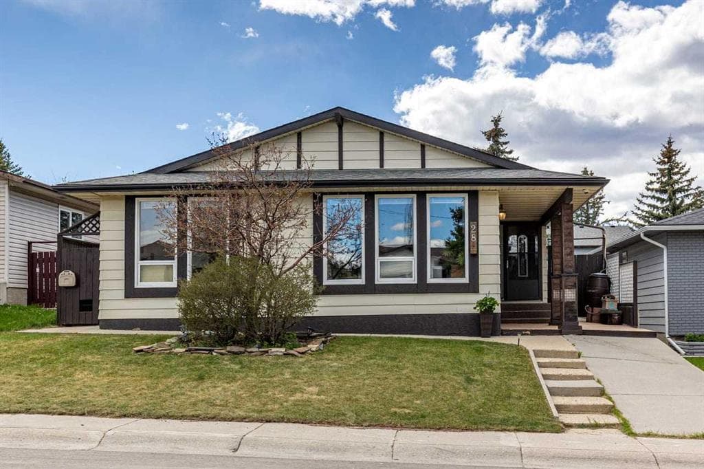 4-bed Detached for sale at 28 Beddington Crescent NE, Calgary