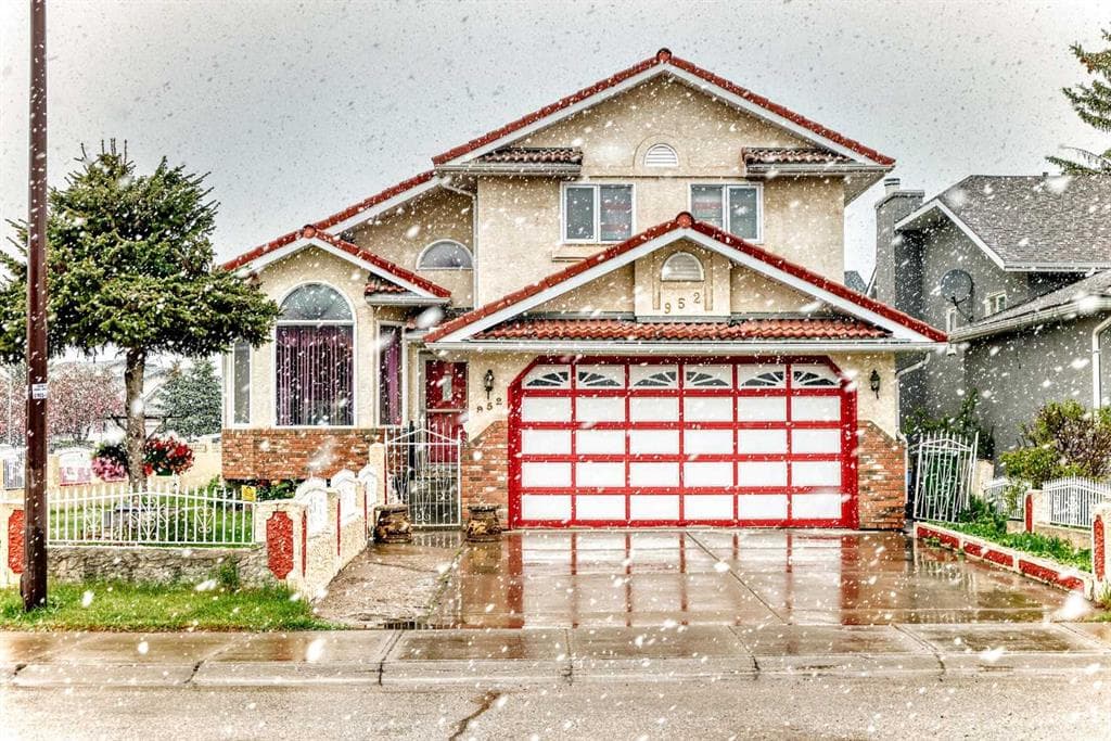 3-bed Detached for sale at 952 Applewood Drive SE, Calgary