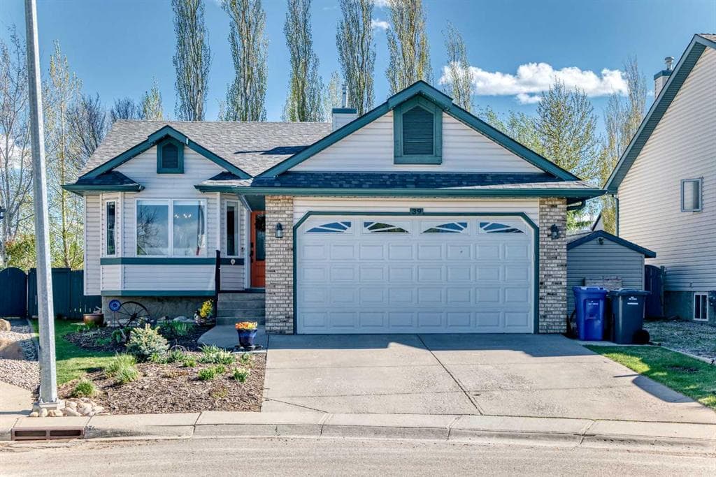 39 Westfall Crescent — photo 1