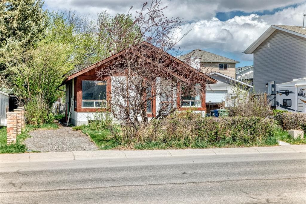 4-bed Detached for sale at 481 Big Springs Drive SE, Airdrie