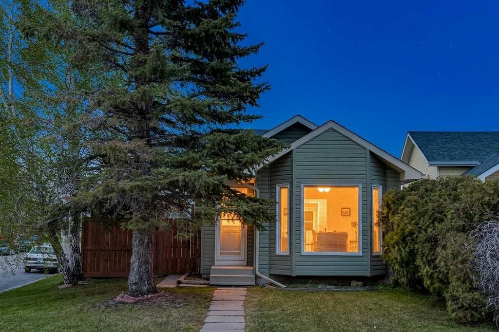 4-bed Detached for sale at 18 Martinview Crescent NE, Calgary