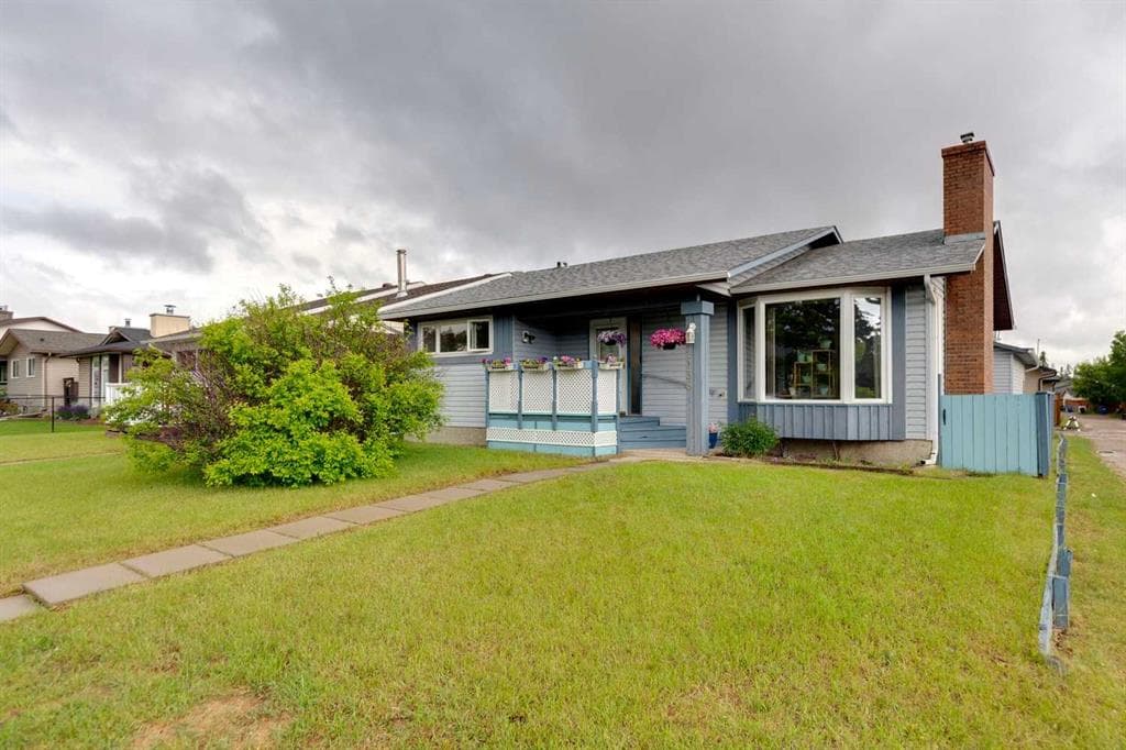 5-bed Detached for sale at 2138 Summerfield Boulevard SE, Airdrie