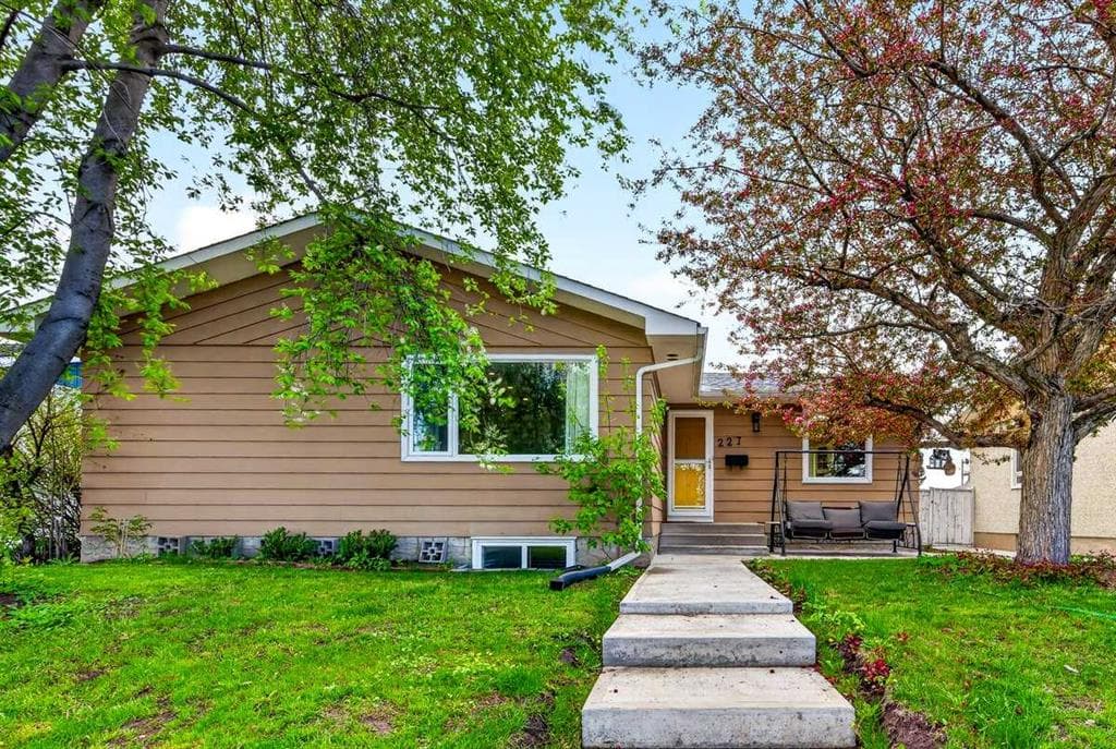 227 Martell Road NE — photo 1