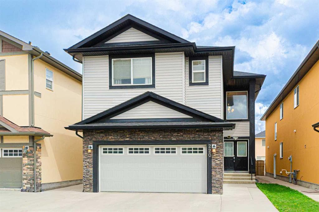 220 Saddlelake Drive NE — photo 1