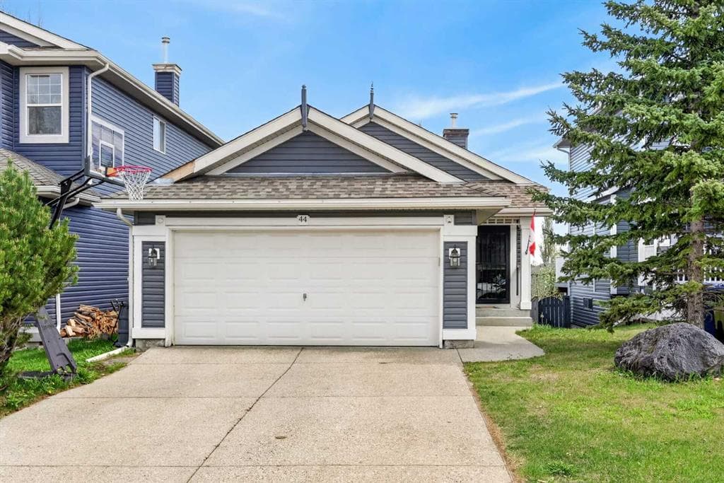 3-bed Detached for sale at 44 Bridlepost Green SW, Calgary
