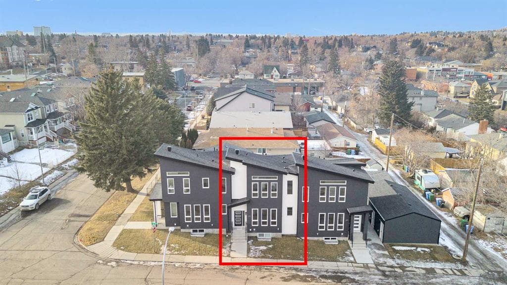 3-bed Townhouse for sale at 2605 1 Street NE, Calgary