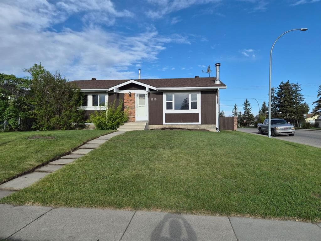 4-bed Detached for sale at 1219 68 Street NE, Calgary