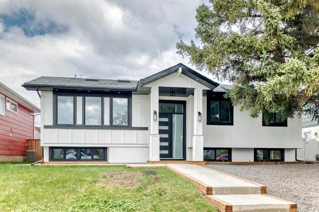 1115 Lake Wapta Road SE — photo 1