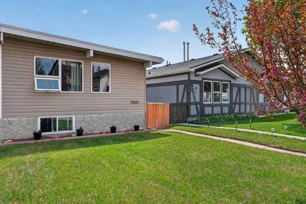 3-bed Semi-detached for sale at 2621 11 Avenue SE, Calgary
