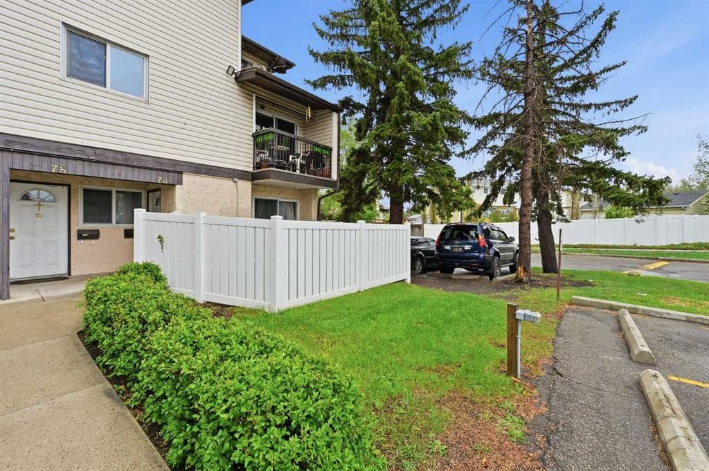 2-bed Townhouse for sale at 76, 3745 Fonda Way SE, Calgary