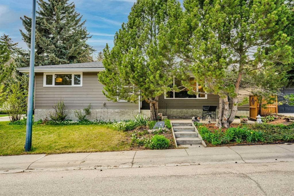 5-bed Detached for sale at 2704 Chandler Road NW, Calgary